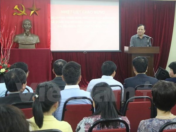 Хуинь Нгок Шон посетил посольство Вьетнама в Малайзии  - ảnh 1
